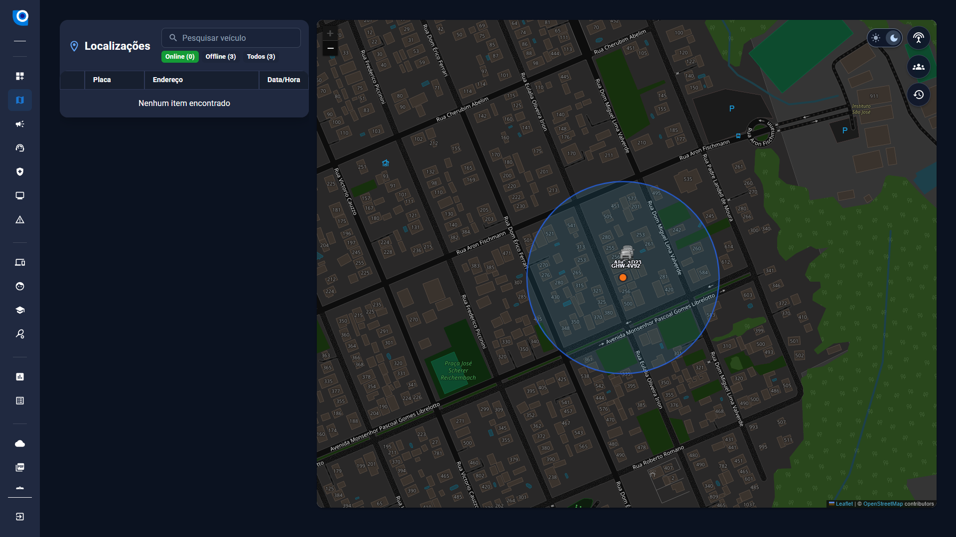 Mapa do Alert AI com a localização de um veículo, lista de veículos online e offline, placa, endereço e data e hora.